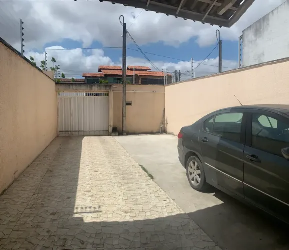 Imóvel para venda possui 198 metros quadrados com 4 quartos em Barroso - Fortaleza - CE