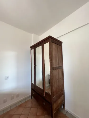 Roupeiro antigo madeira 