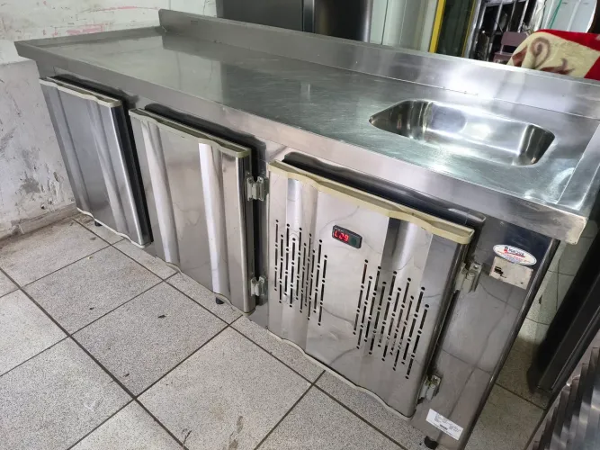 Balcão refrigerado inox 2 porta 220v gelando muito bem dependendo do local entrega grátis