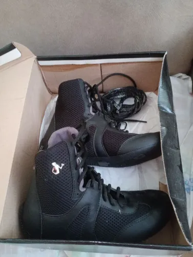 Vender um tênis de cademia semi novo