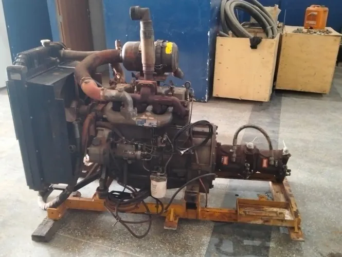 Motor MWM D 229-4 , Semi novo 1400 hs, pode ser com ou sem Radiador e bombas hidráulicas.