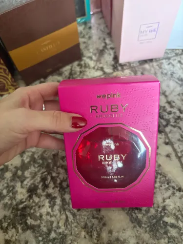 Perfumes WePink novos