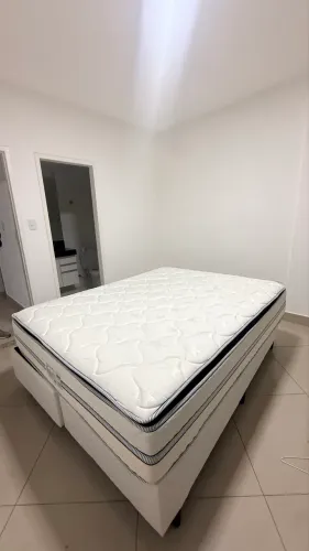 Cama box Queen - Gazin de mola semi nova 