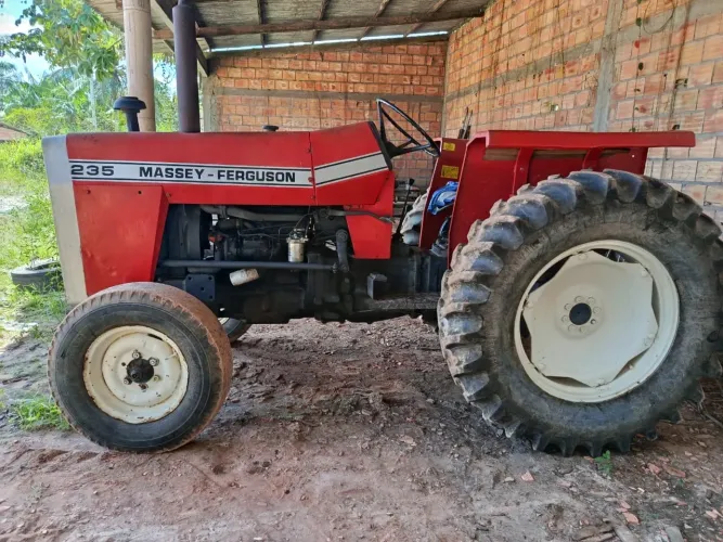Trator Massey Ferguson 235