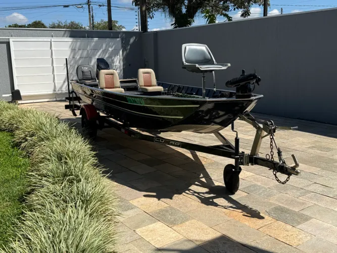 Barco Pety Brasil com Mercury 50 hp partida elétrica