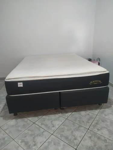 Vendo cama Queen 