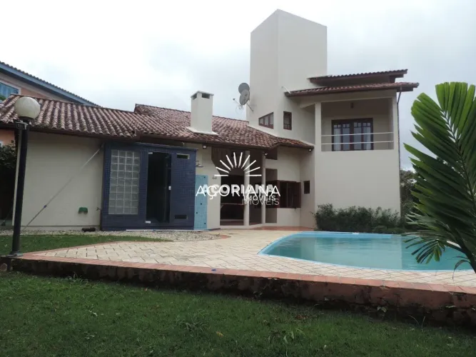 Casa para Locação no Rio Tavares com 5 Quartos, Piscina e Acesso à Praia