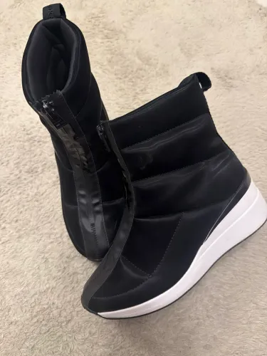 Botas importadas, marca DKNY. Trazidas de NYC.