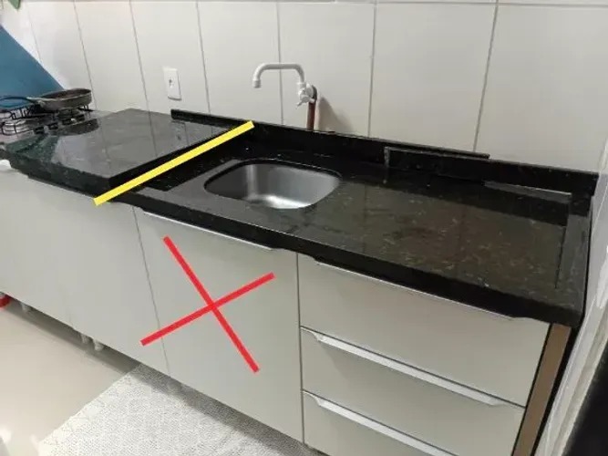 Pia de mármore com cuba de inox em ótimo estado.