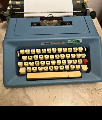 Máquina de Escrever Olivetti Studio 46