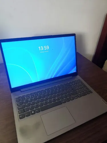 Notebook Lenovo IdeaPad 3 Ryzen 5 5500U 8GB SSD 256GB - CONSERVADO