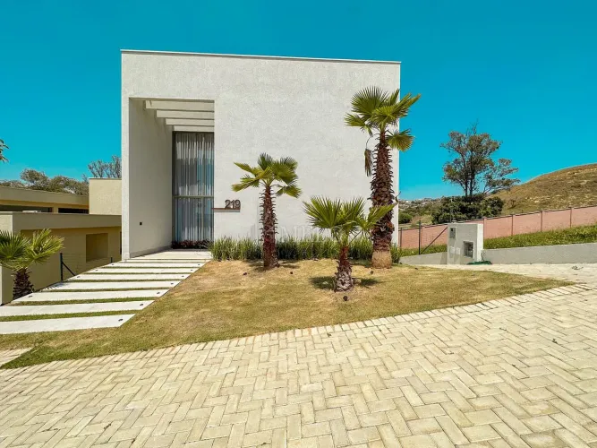 Belíssima Casa Mobiliada com Piscina em Condomínio Fechado para Locação por R$25.000,00