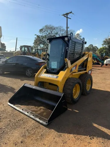 Mini carregadeira caterpillar 226B3  ano 2019