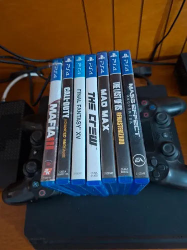 PS4 500Gb com jogos conforme a foto. Prefiro entrega em mãos.