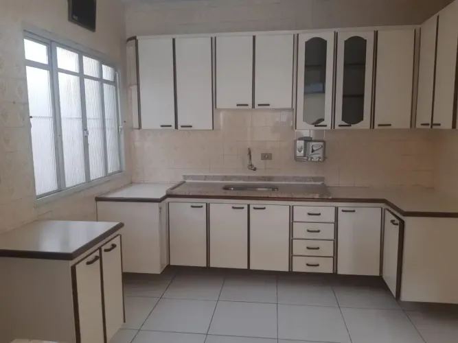 Aluga-se Casa Para Fins Comerciais em Barueri 4 Dorm 2 Vagas 5.500
