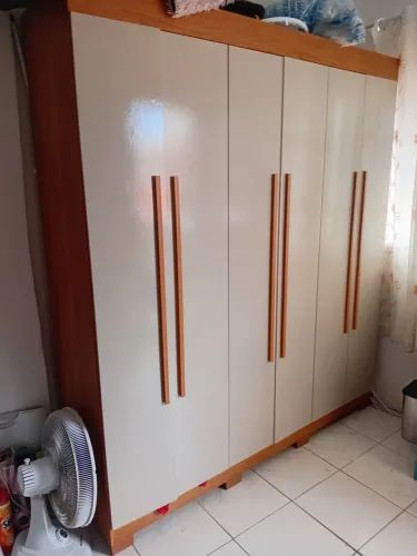 Vendo guarda roupa semi novo lindo