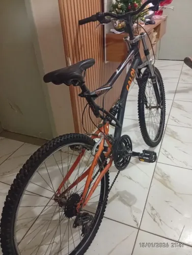 Bicicleta Caloi XRT 26" , dupla suspensão