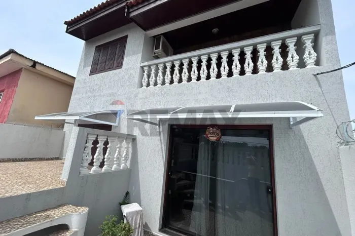 SOBRADO COM JACUZZI E ÁREA DE CHURRASQUEIRA Á VENDA EM VOTORANTIM