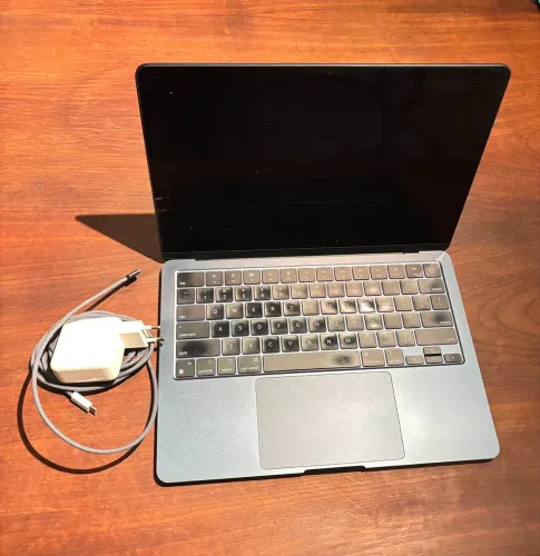 MacBook Air M2 16GB