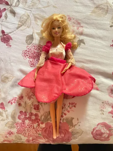 Boneca Barbie Genevieve 12 princesas bailarinas