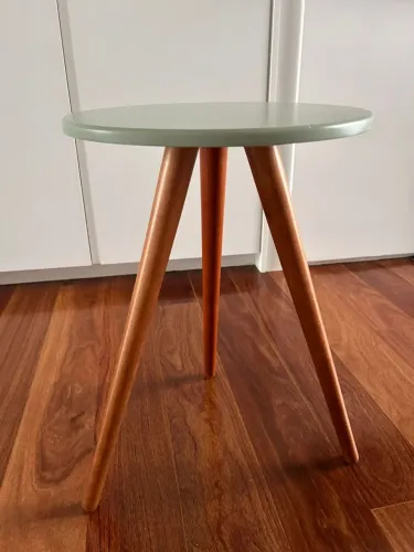 Mesa de Apoio Lateral Tripé Verde Oliva - Loja Minimimos, Ótimo Estado
