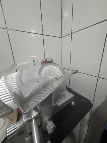 Máquina de cortar frios