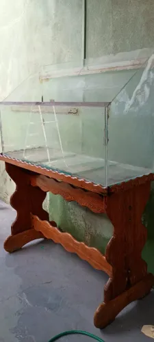 Aquário com mesa de angelim