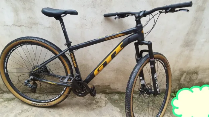 Vendo uma bicicleta semi nova