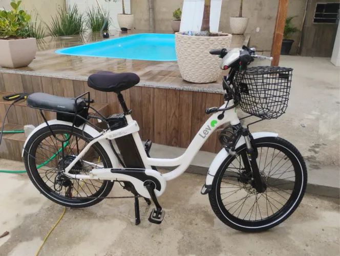 Bicicleta elétrica Lev L plus COM CARREGADOR RUIM!!