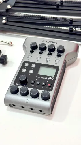 Zoom PodTrak P4 Gravador e Interface para Podcast