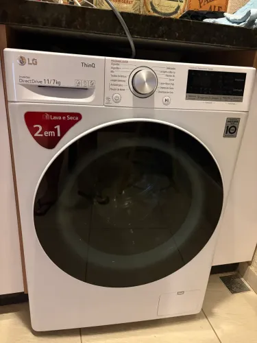Lava e Seca LG ThinQ Inverter Direct Drive 11kg/7kg, branca, em bom estado de conservação