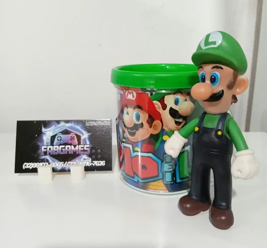 Caneca + boneco do Luigi. Novo. Aqui na LOJA FABGAMES ( Loja física)