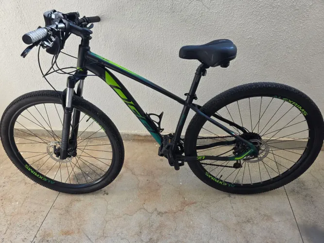 Bicicleta Oggi aro 29. 1 ano de uso. Conservada. Revisada.