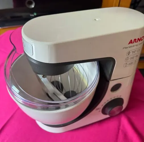 Batedeira Deluxe Planetária Arno Semi nova 300w 4 litros