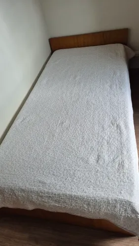 Cama de Madeira Maciça em Grapia + Colchão Incluso