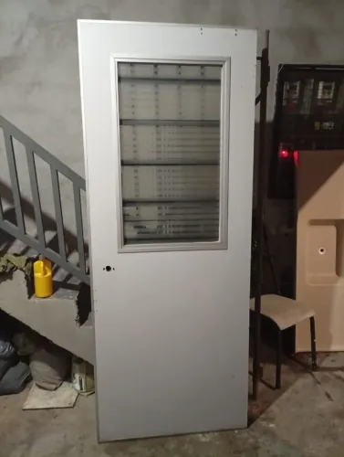 Duas Portas de divisórias 
