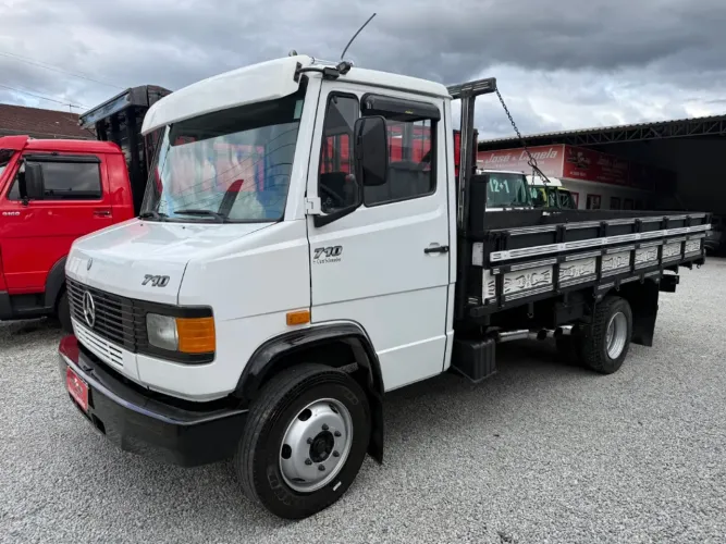 MB 710 CARROCERIA 