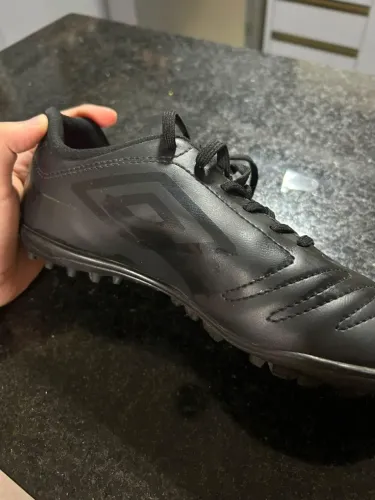 Chuteira umbro usada 3 vezes