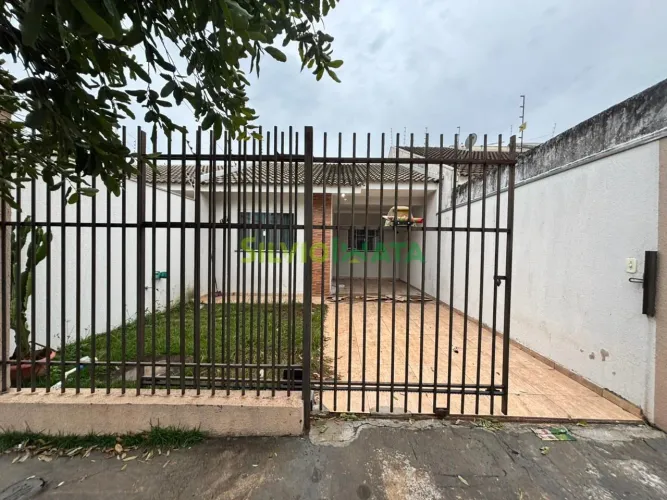 EXCELENTE CASA , 03 QUARTOS, AMPLO QUINTAL, JARDIM 03 LAGOAS