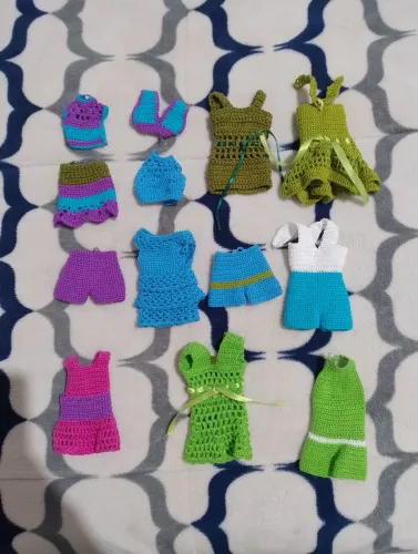 Lote roupinhas e acessórios para Barbie