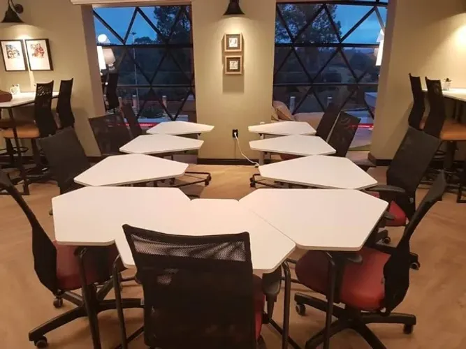 Mesas Empilhaveis Modulares Enjoy Coworking
