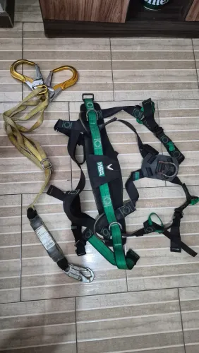 Vendo Cinto de segurança + Talabarte