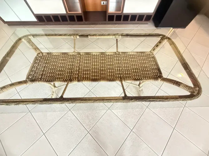 Oportunidade: Mesa Grande Tampo de Vidro
