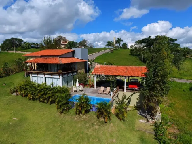 Casa de condomínio com 04 quartos e piscina privativa à venda em Gravatá/PE!