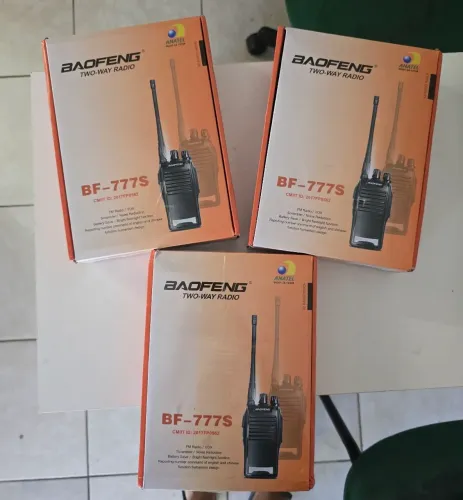 Walkie talkie caixa vem 2 aparelhos