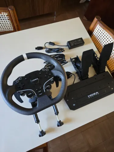 Moza Simulador Racing R3 Base de 3nm + Volante + Pedais + Kit Performance p/ Freio - P/ PC