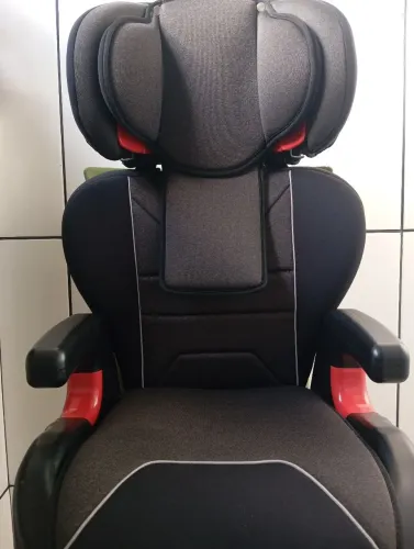ASSENTO DE ELEVAÇÃO INFANTIL PARA AUTOMÓVEL