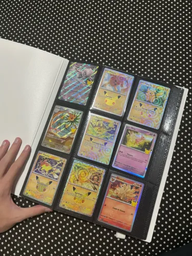 Álbum Pokémon 30 anos + box caos acendente