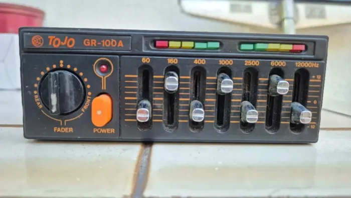 Amplificador equalizador automotivo Tojo GR-100A