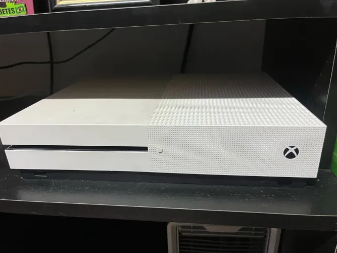 Xbox One S 2 controles + Jogos